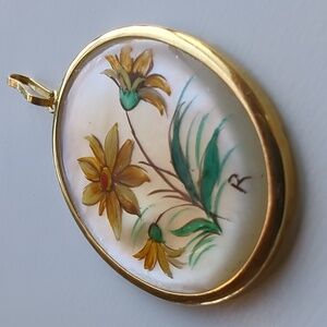 Vintage Damiani Belle Epoque Shell Floral Pendant 18K